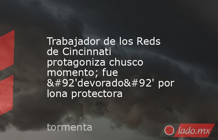 Trabajador de los Reds de Cincinnati protagoniza chusco momento; fue \'devorado\' por lona protectora. Noticias en tiempo real