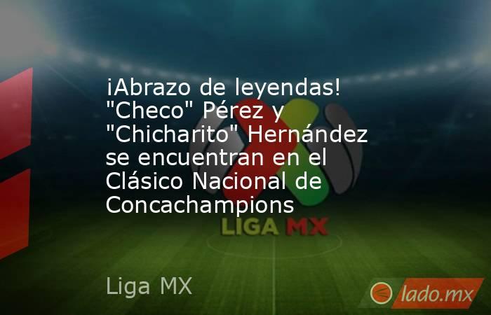 ¡Abrazo de leyendas! 