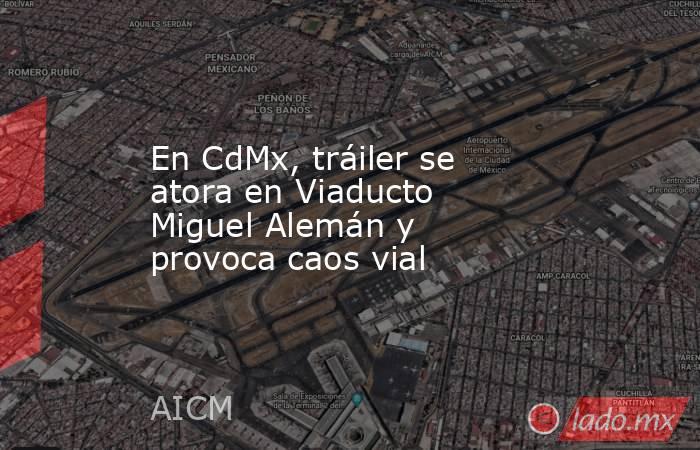 En CdMx, tráiler se atora en Viaducto Miguel Alemán y provoca caos vial. Noticias en tiempo real